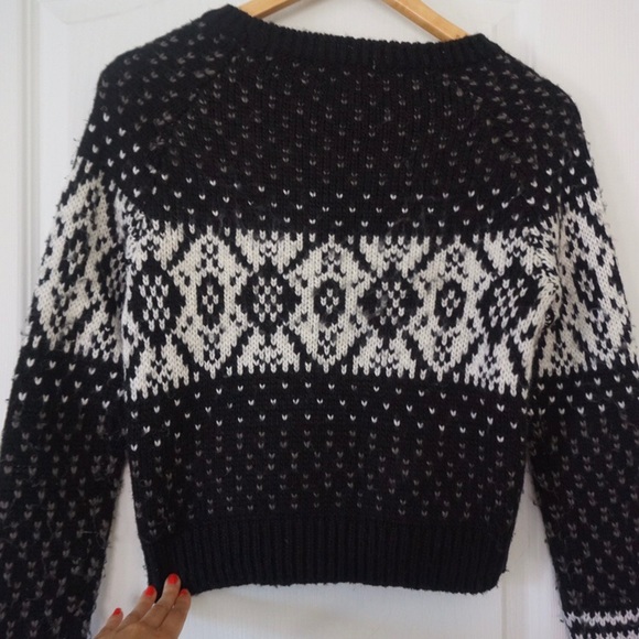 BLACK AND WHITE HOLIDAY THEMED SWEATER - Picture 4 of 7